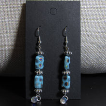 Load image into Gallery viewer, Dotted Teardrop Earrings💧