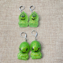 Load image into Gallery viewer, Green Glitter Alien Earrings👽
