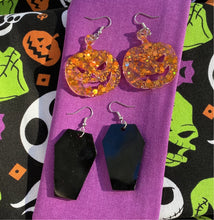 Load image into Gallery viewer, Coffin⚰️or Pumpkin🎃 Resin Earrings