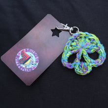 Load image into Gallery viewer, Boo Berry Vines Crochet Skull Keychain
