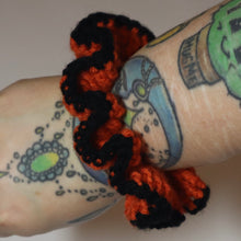 Load image into Gallery viewer, Witches Pumpkin Crochet Scrunchie
