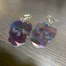 Load image into Gallery viewer, Purple Holo Skull Earrings💜💀🌈
