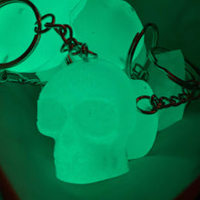 Load image into Gallery viewer, Glow Skull Keychain💀
