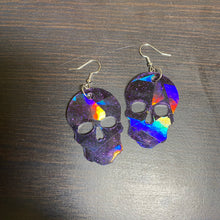 Load image into Gallery viewer, Purple Holo Skull Earrings💜💀🌈
