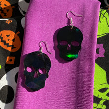 Load image into Gallery viewer, Black Holo Skull Earrings💀🌈
