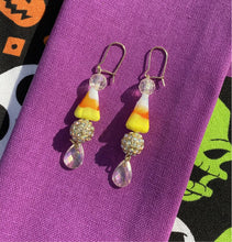 Load image into Gallery viewer, Candy Corn Drop Earrings✨
