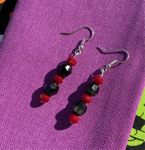 Load image into Gallery viewer, Bl00d Thirsty Earrings🖤❤️
