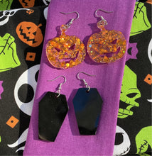 Load image into Gallery viewer, Coffin⚰️or Pumpkin🎃 Resin Earrings
