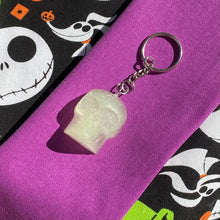 Load image into Gallery viewer, Glow Skull Keychain💀
